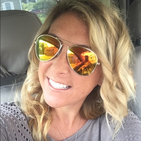 Meet your Posher, Danielle - Picture 1 of 1